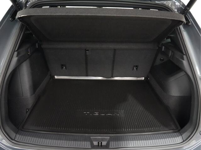 Volkswagen TIGUAN 1.5 TSI eHybrid 272pk PHEV R-Line Business Trekhaak | Pano | Black Style | 20" | Matrix | Camera 248