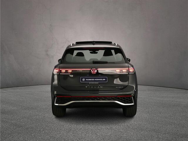 Volkswagen TIGUAN R-Line Edition 1.5 TSI eHybrid 272pk DSG Automaat Trekhaak, Adaptive cruise control, Panoramadak, Elektrische achterklep, Achteruitrijcamera