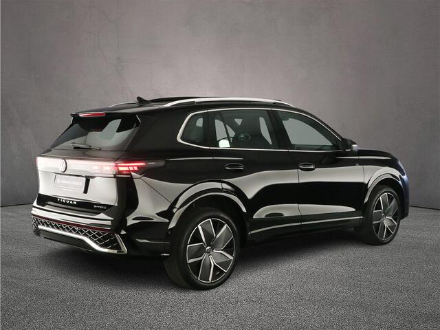 Volkswagen TIGUAN R-Line Edition 1.5 TSI eHybrid 272pk DSG Automaat Trekhaak, Panoramadak, Adaptive cruise control, Elektrische achterklep, Achteruitrijcamera