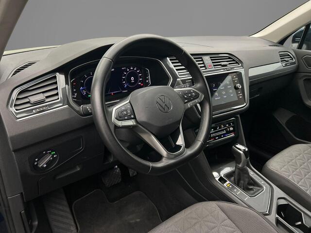 Volkswagen TIGUAN Life 1.5 TSI 150pk DSG Automaat Adaptive cruise control, LED matrix koplampen, Achteruitrijcamera, Stoelverwarming, Elektrische achterklep, App connect, Stuurwiel verwarmd
