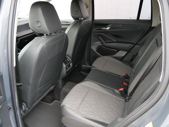 Volkswagen TIGUAN 1.5 eTSI Life Edition 150 Pk Automaat DAB / Apple Carplay / Camera / Trekhaak