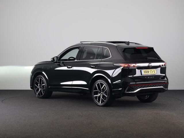 Volkswagen TIGUAN 1.5 eHybrid R-Line Edition | 272 PK |Automaat (DSG) | Verlengde garantie | Navigatie | Panoramadak | Parkeersensoren (Park assist) | Rondomzicht 360 grade camera | Stoelverwarming | R-Line |