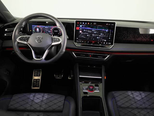 Volkswagen TIGUAN 1.5 eHybrid R-Line Edition | 272 PK |Automaat (DSG) | Verlengde garantie | Navigatie | Panoramadak | Parkeersensoren (Park assist) | Rondomzicht 360 grade camera | Stoelverwarming | R-Line |