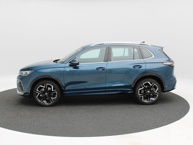 Volkswagen TIGUAN 1.5 eHybrid 272 Pk Automaat R-Line | Trekhaak | Head-up | 360° Camera | Stoel/Stuur Verwarming | Massage | Stoel Ventilatie | Adaptive cruise | 19 Inch | 24.515 Km !!