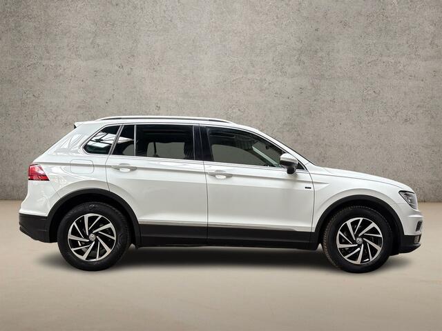 Volkswagen TIGUAN 1.5 TSI ACT Highline 150Pk Automaat (PANORAMADAK, GROOT NAVI, CLIMATE, STOELVERWARMING, SPORTSTOELEN, PARKEERSENSOREN, ADAPTIVE CRUISE, NIEUWSTAAT)