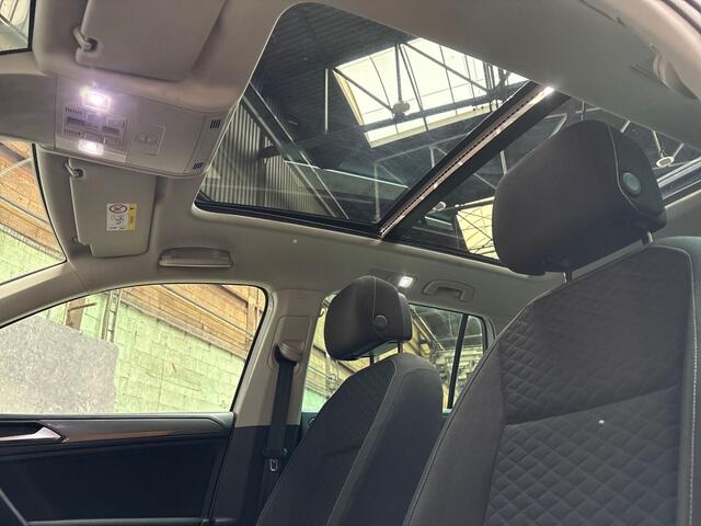 Volkswagen TIGUAN 1.5 TSI ACT Highline 150Pk Automaat (PANORAMADAK, GROOT NAVI, CLIMATE, STOELVERWARMING, SPORTSTOELEN, PARKEERSENSOREN, ADAPTIVE CRUISE, NIEUWSTAAT)