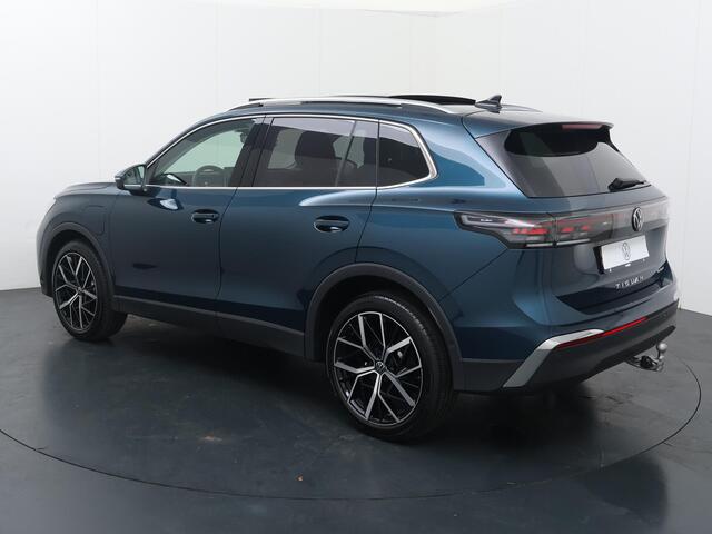 Volkswagen TIGUAN 1.5 eHybrid Elegance | 204 PK | SoH 100% | Trekhaak | Panorama | Area View 360 | Head-up display | Stoelverwarming |