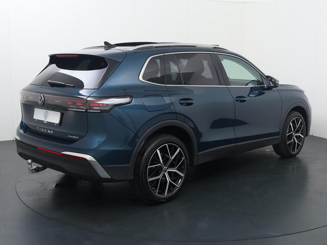 Volkswagen TIGUAN 1.5 eHybrid Elegance | 204 PK | SoH 100% | Trekhaak | Panorama | Area View 360 | Head-up display | Stoelverwarming |