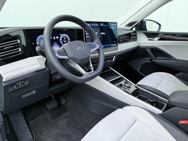 Volkswagen TIGUAN 1.5 eHybrid Elegance | 204 PK | SoH 100% | Trekhaak | Panorama | Area View 360 | Head-up display | Stoelverwarming |