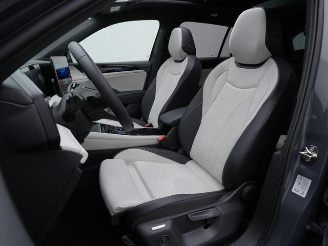 Volkswagen TIGUAN 1.5 eHybrid 150 pk DSG Elegance | Panoramadak | Trekhaak | 360 Camera | Adaptief onderstel | Stuur-/stoelverwarming | Navigatie | Side Assist