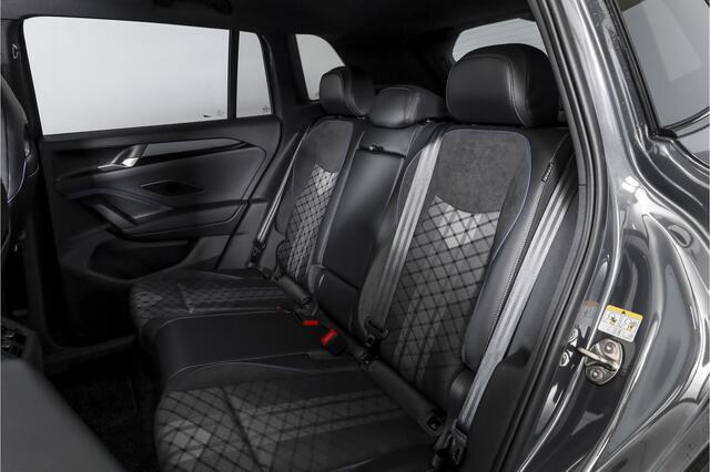 Volkswagen TIGUAN 1.5 eHybrid 272 PK R-Line | Black Style | Elek. Trekhaak | S/K-panodak | Adapt. Cruise | Stoel-+stuurverw. | App. Connect | Camera | PDC | LM 20" | 8355