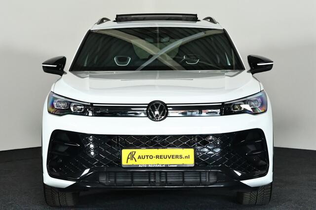 Volkswagen TIGUAN 1.5 eTSI R-Line / Panorama / IQ drive / HUD / CarPlay