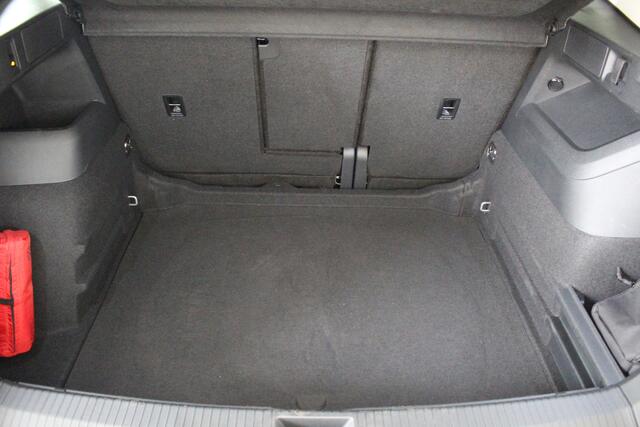 Volkswagen TIGUAN 1.5 eTSI 130PK Automaat Navigatie | Trekhaak | Stoelverwarming | Lichtmetalen velgen