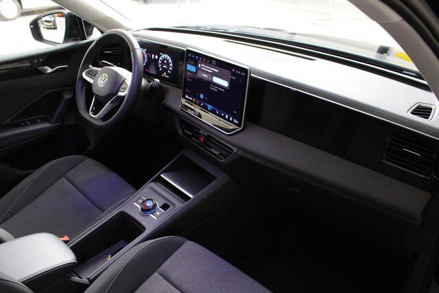 Volkswagen TIGUAN 1.5 eTSI 130PK Automaat Navigatie | Trekhaak | Stoelverwarming | Lichtmetalen velgen