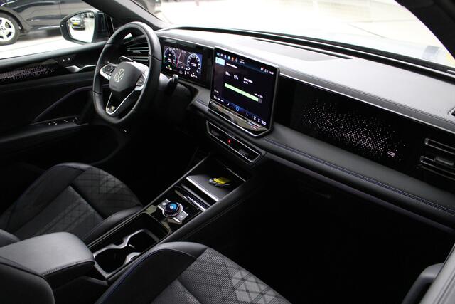Volkswagen TIGUAN 1.5 eHybrid R-Line Blackstyle Panoramadak | Matrix Led | 360 Camera | Trekhaak |