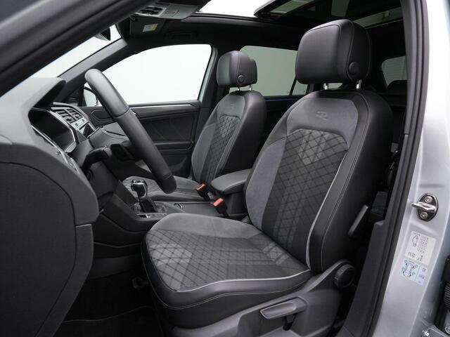 Volkswagen TIGUAN 1.4 TSI eHybrid 245 pk R-Line | Panoramadak | Trekhaak | Discover Pro | Adaptief onderstel | IQ Light | Stuur-/stoelverwarming