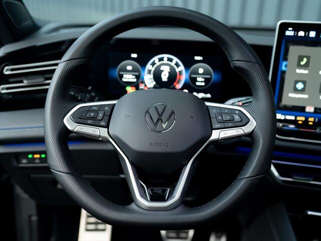 Volkswagen TIGUAN 1.5 eTSI R-Line Edition | Panodak | Head Up | Trekhaak wegkl. | 360 Camera | Harman/Kardon | Prijs Rijklaar!!