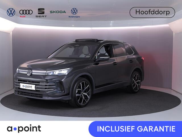 Volkswagen TIGUAN 1.5 eHybrid Elegance 204 pk Automaat (DSG) | SOH 100% | Verlengde garantie | Navigatie | Panoramadak | Trekhaak (wegklapbaar) | Parkeersensoren (Park assist) | Rondomzicht camera | Stoelverwarming v/a |