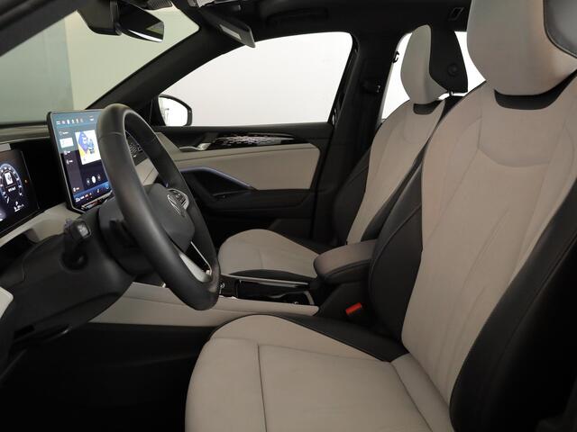 Volkswagen TIGUAN 1.5 eHybrid Elegance 204 pk Automaat (DSG) | SOH 100% | Verlengde garantie | Navigatie | Panoramadak | Trekhaak (wegklapbaar) | Parkeersensoren (Park assist) | Rondomzicht camera | Stoelverwarming v/a |