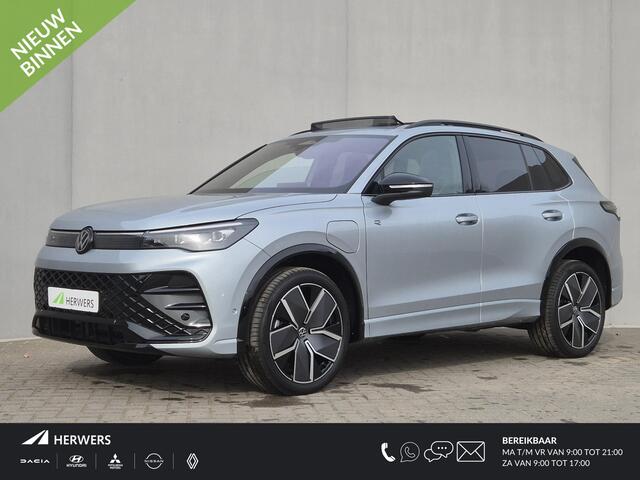 Volkswagen TIGUAN 1.5 eHybrid R-Line Business / Fabrieksgarantie tot 12-2027 / Trekhaak / CCS snellader / Head Up Display / Trekgewicht 2000 kg / Glazen schuif- en kanteldak / Voorstoel met massage functie / Stuur- Stoel & Achterbank verwarming / Elektrische achterklep / A