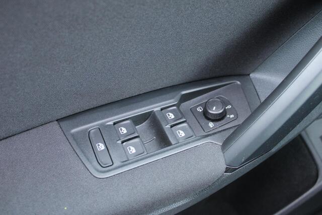 Volkswagen TIGUAN 1.5 TSI Comfortline Business Clima/Camera/Adaptive/NL Auto!!
