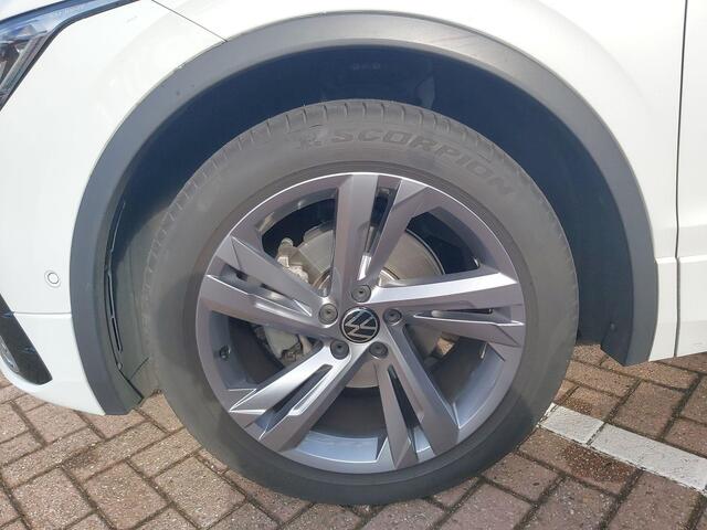 Volkswagen TIGUAN 1.5 TSI 150pk DSG R-Line · Panoramadak · Trekhaak · Camera · Apple/Android Car Play · Navigatie · Stoel-& Stuurverwarming · 19'' Inch ·