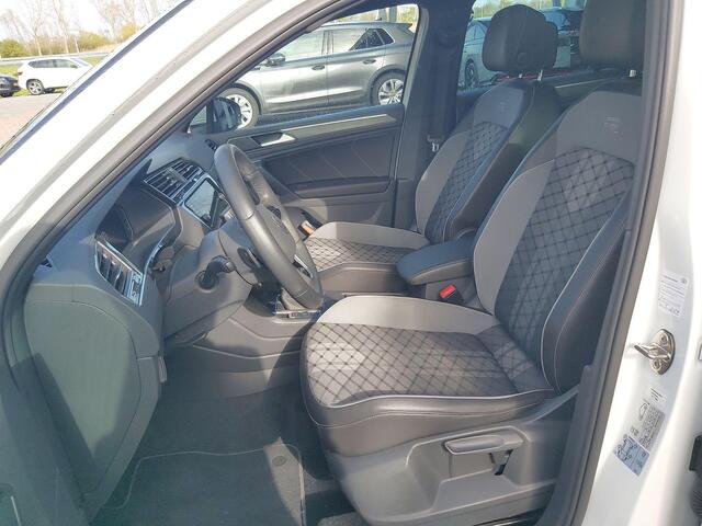 Volkswagen TIGUAN 1.5 TSI 150pk DSG R-Line · Panoramadak · Trekhaak · Camera · Apple/Android Car Play · Navigatie · Stoel-& Stuurverwarming · 19'' Inch ·