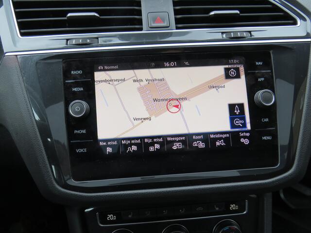 Volkswagen TIGUAN 1.5 TSI 150Pk DSG Highline Business R * Rijklaarprijs incl. garantie * R-Line * Pano-dak * Trekhaak Wegkl * Camera * Led Koplampen *