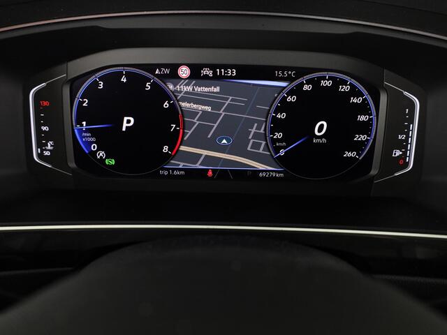 Volkswagen TIGUAN 1.5 TSI R-Line Business 150 pk Automaat (DSG) | Verlengde garantie | Navigatie | Panoramadak | Trekhaak (wegklapbaar) | Parkeersensoren (Park assist) | Achteruitrijcamera | Stoelverwarming | R-Line |