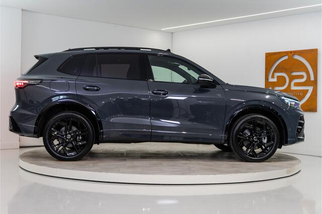 Volkswagen TIGUAN 1.5 eHybrid R-Line Edition 272PK | NL AUTO | Pano | Trekhaak | 360 | IQ | Fabrieksgarantie