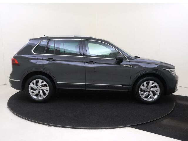 Volkswagen TIGUAN 1.4 TSI eHybrid Elegance | Panoramadak | Dodehoek detectie | Parkeerassistent | Keyless | Achteruituitrijcamera | LED matrix verlichting | Adaptieve cruise control |