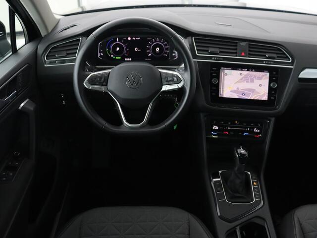 Volkswagen TIGUAN 1.4 TSI eHybrid Style | Stoelverwarming | Camera | Adaptive cruise | Carplay | Sfeerverlichting | Full LED | Navigatie | Park Assist | DAB | Stuurverwarming | PHEV | Plug In