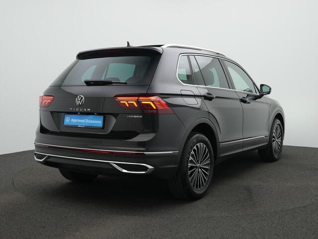 Volkswagen TIGUAN 1.4 TSI eHybrid 245 pk Elegance | Panoramadak | Trekhaak | Discover Pro | Adaptief onderstel | 360 Camera | IQ Light | Stuur-/stoelverwarming