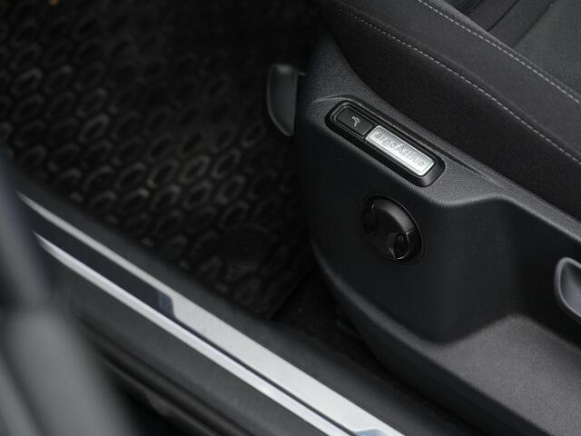 Volkswagen TIGUAN 1.4 TSI eHybrid 245 pk Elegance | Panoramadak | Trekhaak | Discover Pro | Adaptief onderstel | 360 Camera | IQ Light | Stuur-/stoelverwarming