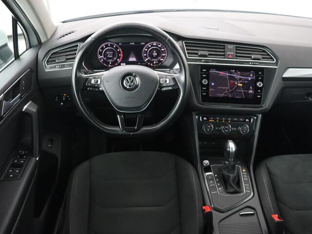 Volkswagen TIGUAN 1.4 TSI R Line | Trekhaak | Stoelverwarming | Camera | Carplay | Adaptive cruise | LED Plus | Virtual Cockpit | Navigatie | Climate control | 19'' | Bluetooth