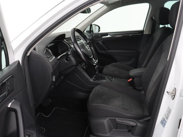 Volkswagen TIGUAN 1.4 TSI R Line | Trekhaak | Stoelverwarming | Camera | Carplay | Adaptive cruise | LED Plus | Virtual Cockpit | Navigatie | Climate control | 19'' | Bluetooth