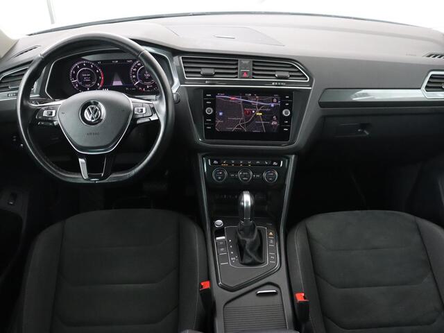 Volkswagen TIGUAN 1.4 TSI R Line | Trekhaak | Stoelverwarming | Camera | Carplay | Adaptive cruise | LED Plus | Virtual Cockpit | Navigatie | Climate control | 19'' | Bluetooth