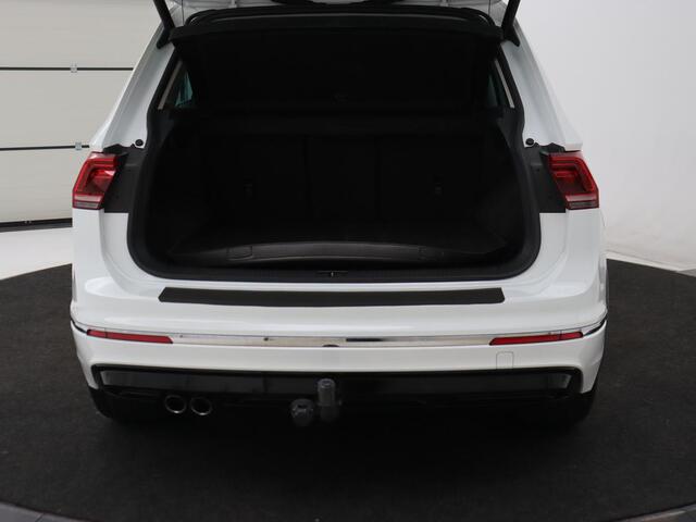 Volkswagen TIGUAN 1.4 TSI R Line | Trekhaak | Stoelverwarming | Camera | Carplay | Adaptive cruise | LED Plus | Virtual Cockpit | Navigatie | Climate control | 19'' | Bluetooth