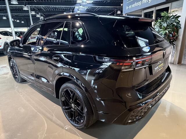 Volkswagen TIGUAN 1.5 eHybrid R-Line Edition Black-Line 20 inch wielen Head up display Adp. Cruise Control Ergo Active Stoelen Viturele Cockpit stuurverwarming stoel koeling