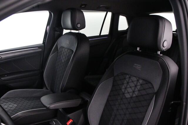 Volkswagen TIGUAN R-Line Business 1.4 TSI eHybrid 245pk DSG Automaat Trekhaak, 360 camera, Head up display, Adaptive cruise control, Black style, LED matrix koplampen, Navigatie