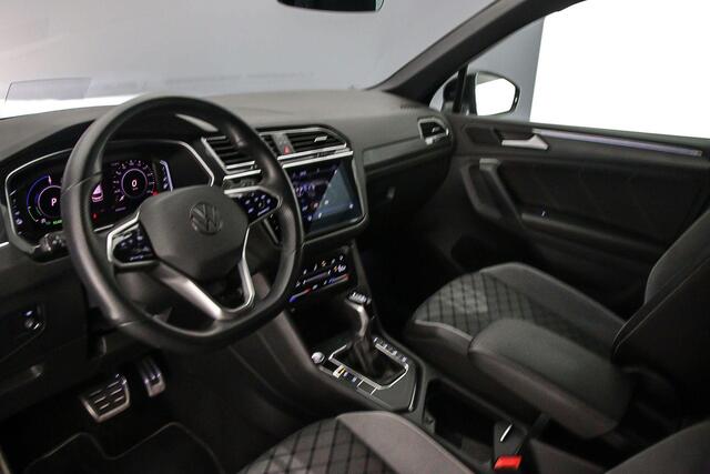 Volkswagen TIGUAN R-Line Business 1.4 TSI eHybrid 245pk DSG Automaat Trekhaak, 360 camera, Head up display, Adaptive cruise control, Black style, LED matrix koplampen, Navigatie