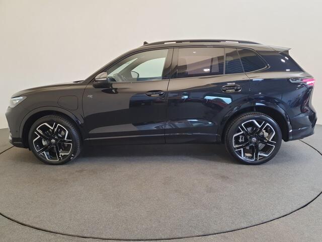 Volkswagen TIGUAN 1.5 eHybrid 272pk DSG/AUT R-Line Wegklapbare trekhaak, Panoramadak, Leder