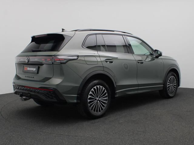 Volkswagen TIGUAN 1.5 eHybrid R-Line Edition 272PK DSG Prijs incl 20" zomerset, Pano-Schuifdak, Trekhaak, Harman Kardon, Black Style, 360gr. Camera, Head-Up Display, Matrix-LED Verlichting, Leder, Memorystoel