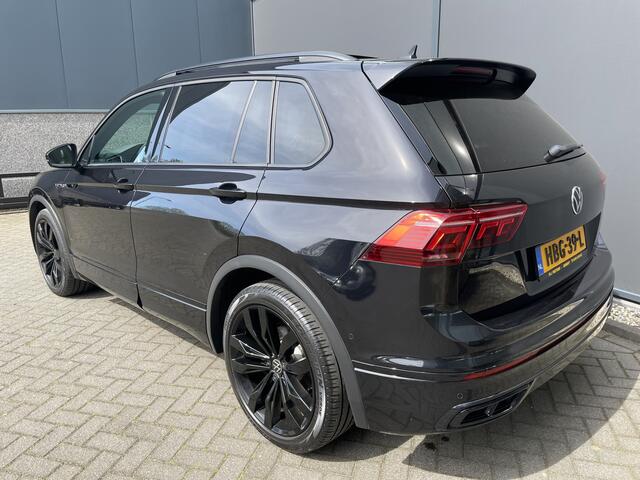 Volkswagen TIGUAN 1.5 TSI 2x R-line Achteruitrijcamera - Virtual dashboard - Apple carplay - Navigatie - Parkeersensoren - Licht metalen velgen 20 inch - Mistlampen - Dakrails - IQ light - Hill hold functie - Radio - Extra getint glas - Lederen bekleding - Stuur multifunct