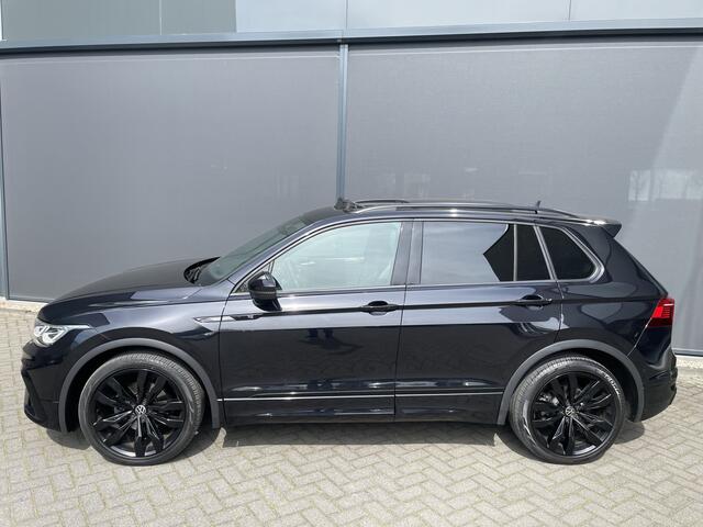 Volkswagen TIGUAN 1.5 TSI 2x R-line Achteruitrijcamera - Virtual dashboard - Apple carplay - Navigatie - Parkeersensoren - Licht metalen velgen 20 inch - Mistlampen - Dakrails - IQ light - Hill hold functie - Radio - Extra getint glas - Lederen bekleding - Stuur multifunct