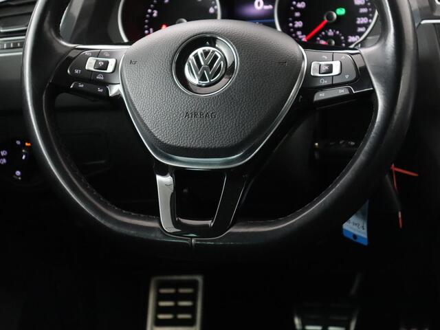 Volkswagen TIGUAN 2.0 TSI 4Motion Highline | Trekhaak | Adaptive cruise | Stoelverwarming | Camera | Carplay | Park Assist | Navigatie | Full LED | Climate control | Bluetooth