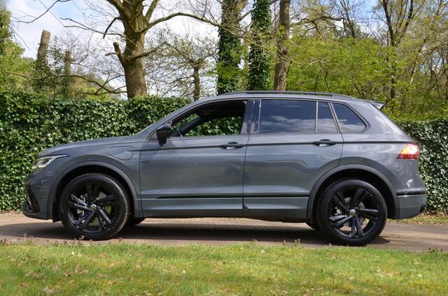 Volkswagen TIGUAN 1.4 TSI eHybrid R-Line Business+ Automaat/Navi/Pdc/Ecc/Achteruitrijcamera/Panoramadak/Stoelverwarming/Virtueel dashboard/Privacy-Glass/Cr-Controle/19-Inc Lmv/Cruise control adaptief met Stop&Go/Koplampverlichting LED Matrix
