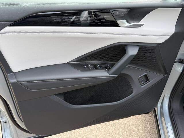 Volkswagen TIGUAN 1.5 eHybrid Elegance 204pk | Panoramadak | Trekhaak | 20" Velgen | 360 Camera | Dode hoek | Elek. klep | incl. verlengde garantie