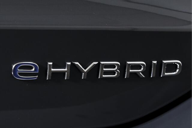 Volkswagen TIGUAN 1.5 eHybrid 204 PK Life | Elek. Trekhaak | Dig. Cockpit | Adapt. Cruise | Stoel-+stuurverw. | PDC | Camera | App. Connect | ECC | LM 18" | 8311