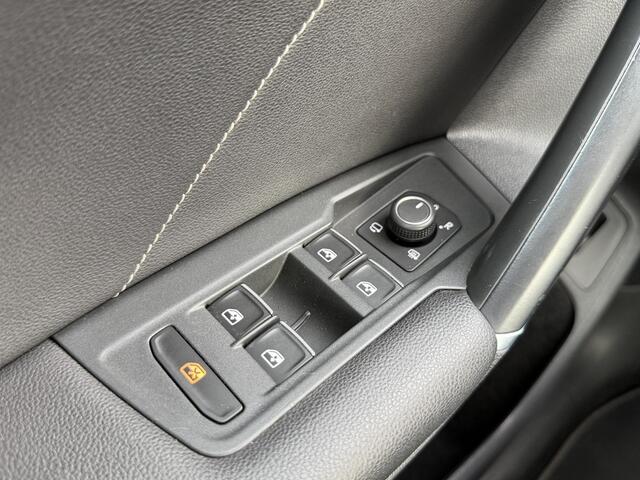 Volkswagen TIGUAN 2.0 TSI 4Motion Highline Business R Apple Carplay - Panoramadak - Trekhaak